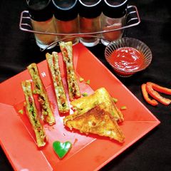 A picture of Chutney cheese vegetable sandwich.