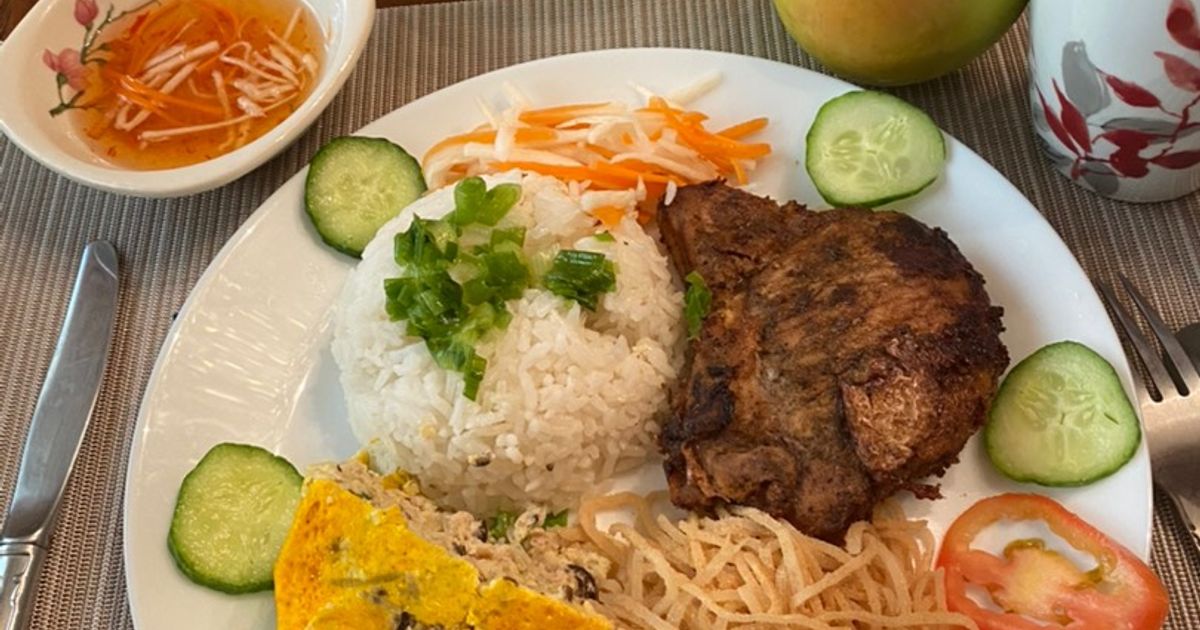 Vietnamese Broken Rice With Grilled Pork Chop, Shredded Pork, And Egg ...