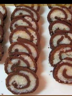 ચોકલેટ રોલ(Chocolate Roll recipe in gujarati) રેસીપી મુખ્ય ફોટો