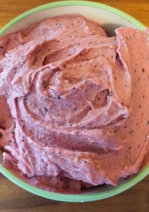 Foto principal de Helado de plátano y frutos de bosque