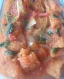 Chicharrón con tomate rojo