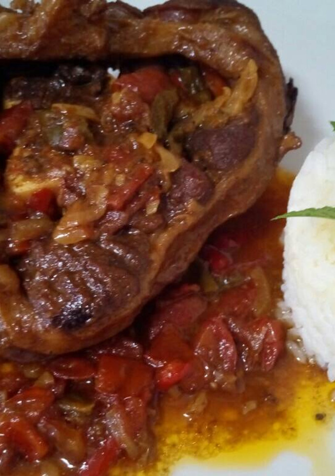 Una foto de Osobuco de ternera guisado