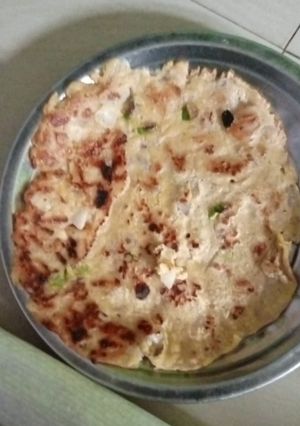 A picture of Onion paratha.