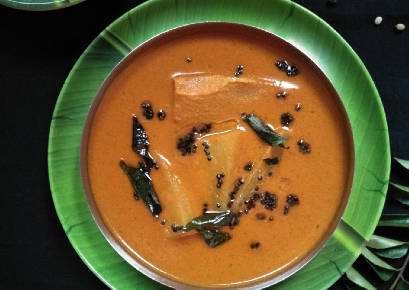 Kairi Udid Methi (NKGSB Style Sweet And Sour Raw Mango Curry)