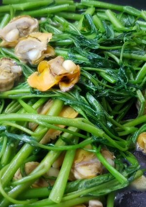 Hình của món Sò lông xào rau muống baby.