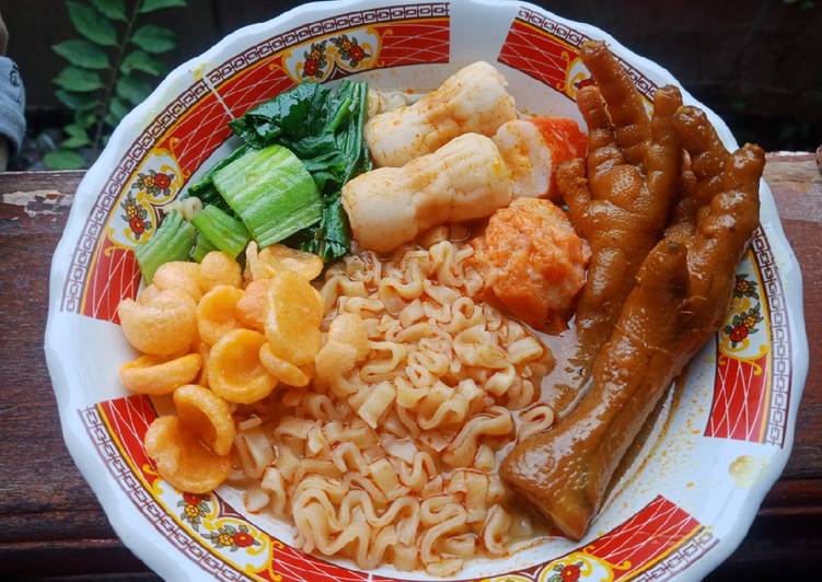 Bagaimana Menyiapkan Indomie seblak hot jeletot ala bang kotim Anti Gagal