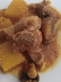 Una foto de Magro con salsa
