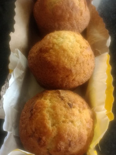 Una foto de Muffins de naranja y trozos de chocolate