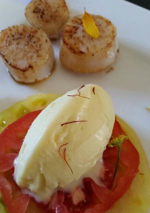 Une photo de Glace au safran et huile d'olive