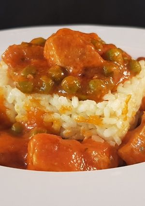 Foto principal de Magra con tomate y guisantes. Receta tradicional