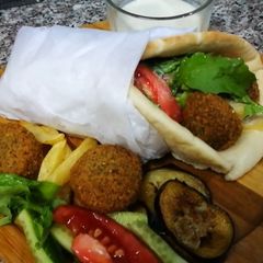 A picture of Falafel sandwich||Falafel wrap.