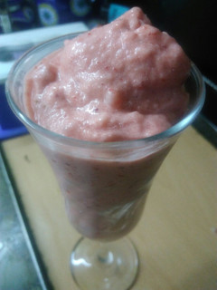 Una foto de Smoothie frutal 🍌🍓🍑sin azúcar ni lácteos