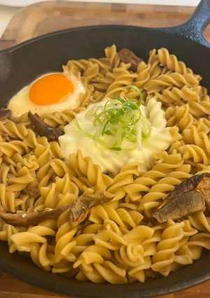 鐵鍋牛蕈菇螺旋麵 的食譜成品照片