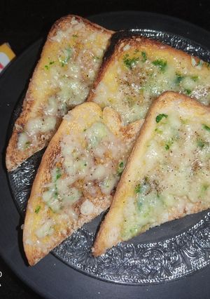 A picture of Cheesy Garlic Bread.
