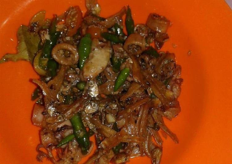 Resep Tumis teri dan cumi asin Lezat