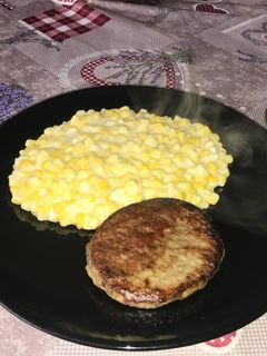 Una foto de Choclo a la crema con hamburguesa