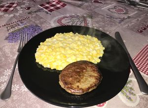 Una foto de Choclo a la crema con hamburguesa