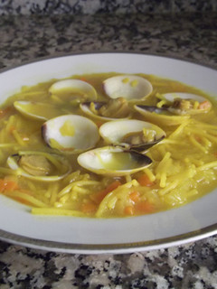 Una foto de Sopa de fideos con almejas