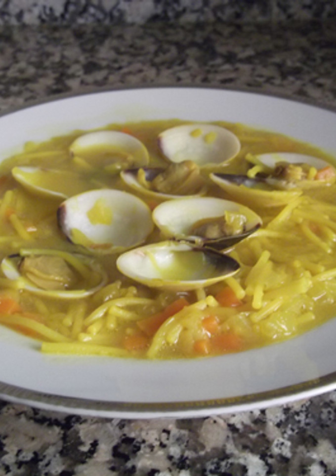 Una foto de Sopa de fideos con almejas