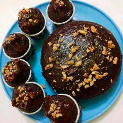 A picture of Walnut Chocolate cake.