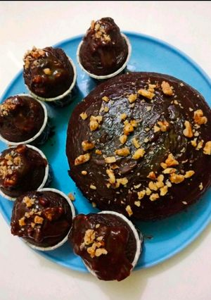 A picture of Walnut Chocolate cake.