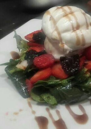 Una foto de Ensalada de helado de queso