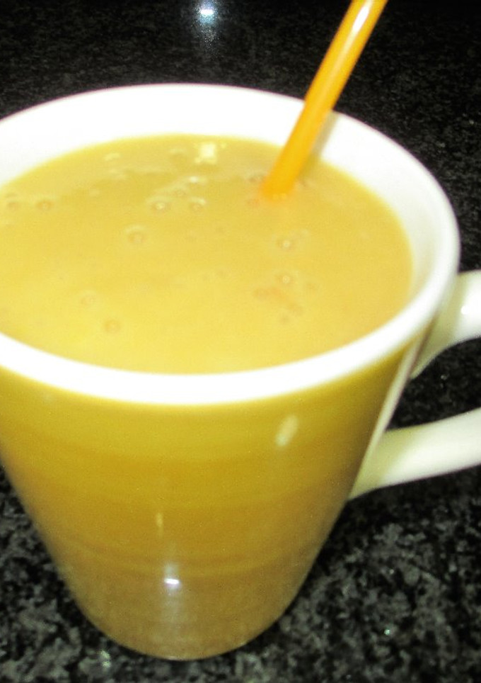Una foto de Delicia veraniega de melocotón con leche vegetal de avena