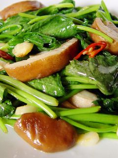 【厚生廚房】山芹炒鮮菇 的食譜成品照片