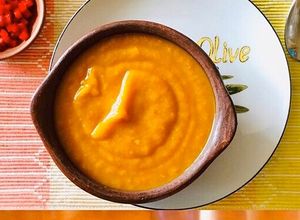 Una foto de Crema de zapallo camote