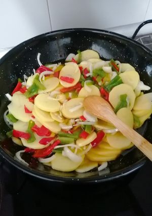 Foto principal de Patatas a lo pobre con huevo frito