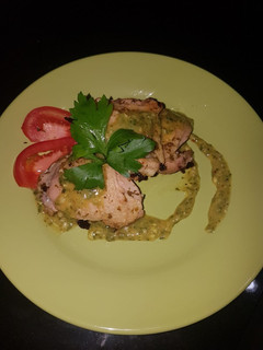 Una foto de Pollo a la salsa de perejil