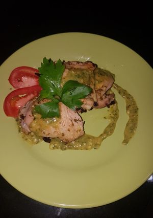 Una foto de Pollo a la salsa de perejil