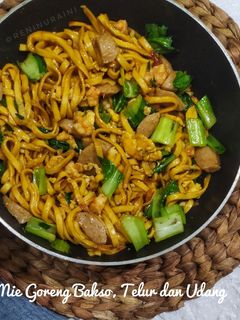 Foto resep Mie Goreng Bakso, Telur dan Udang