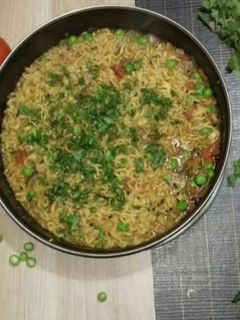 मसाला मैगी (masala maggi recipe in Hindi) रेसिपी मुख्य फोटो