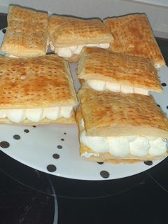 Una foto de Milhojas con nata
