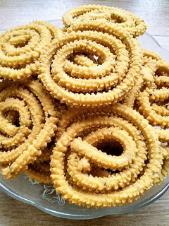 கடலை மாவு முறுக்கு(kadalai maavu murukku recipe in tamil) செய்முறை முக்கிய புகைப்படம்