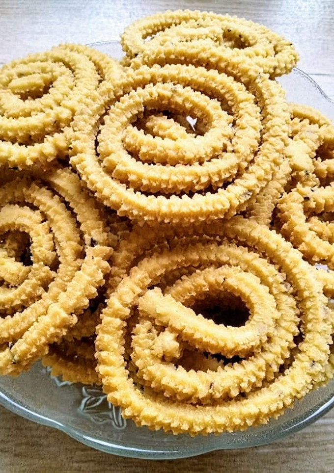 கடலை மாவு முறுக்கு(kadalai maavu murukku recipe in tamil) செய்முறை முக்கிய புகைப்படம்