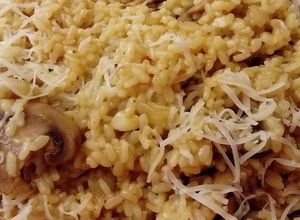 Foto principal de Arroz cremoso con toque de curry, champiñones y queso...!!