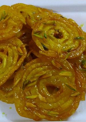 इंस्टेंट जलेबी (Instant Jalebi recipe in hindi) रेसिपी मुख्य फोटो