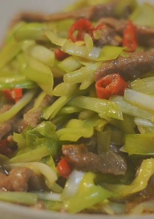家常快炒∣辣炒韭黃牛肉 的食譜成品照片