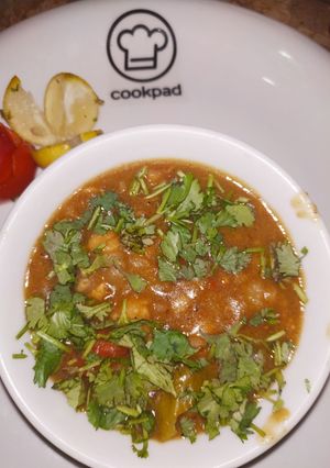 A picture of Chana gravy.