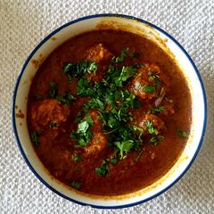 A picture of Dhaba style chicken curry.