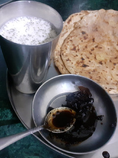 आलू पराठा छाछ ओर नींबू का अचार (aloo paratha chach aur nimbu ka achar recipe in Hindi) रेसिपी मुख्य फोटो