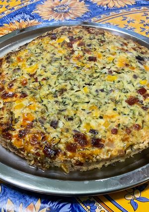 Une photo de Gâteau salé aux courgettes, poivrons jaunes, chorizo et mozzarella