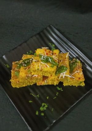 वेजिटेबल ढोकले (vegetable dhokle recipe in Hindi) रेसिपी मुख्य फोटो