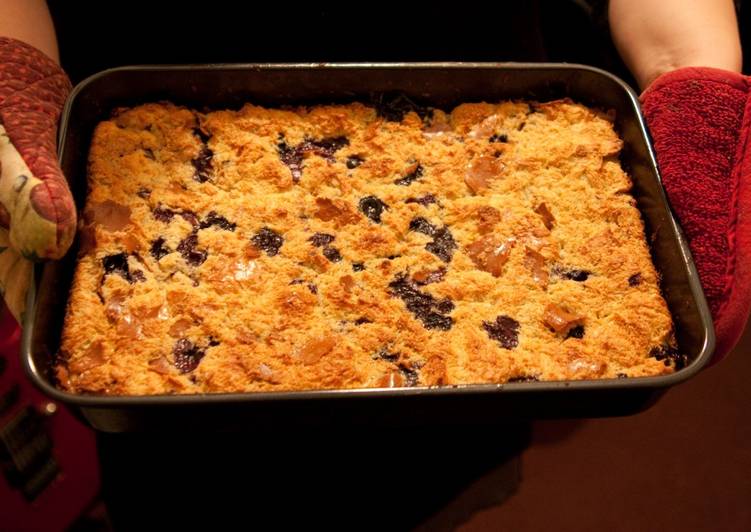 Simple Way to Prepare Homemade Blueberry Cinnamon Bread Pudding