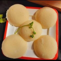 A picture of Mallige idli.