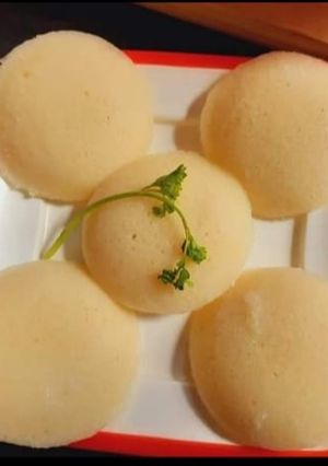 A picture of Mallige idli.