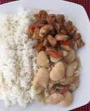 Pallares con saltado de pollo (sabor peruano-oriental)
