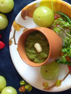 ऑवला धनिया पत्ती की चटनी (Amla Dhaniya Patti Ki Chutney recipe in Hindi) रेसिपी मुख्य फोटो
